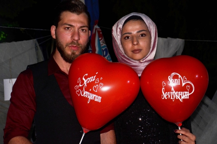 Eşek Üzerinde Evlilik Teklifi