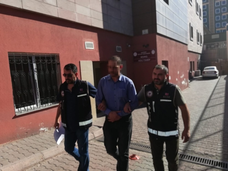 Ülkesinden Getirdiği İlaçları Satan Kaçak Eczacı Yakalandı