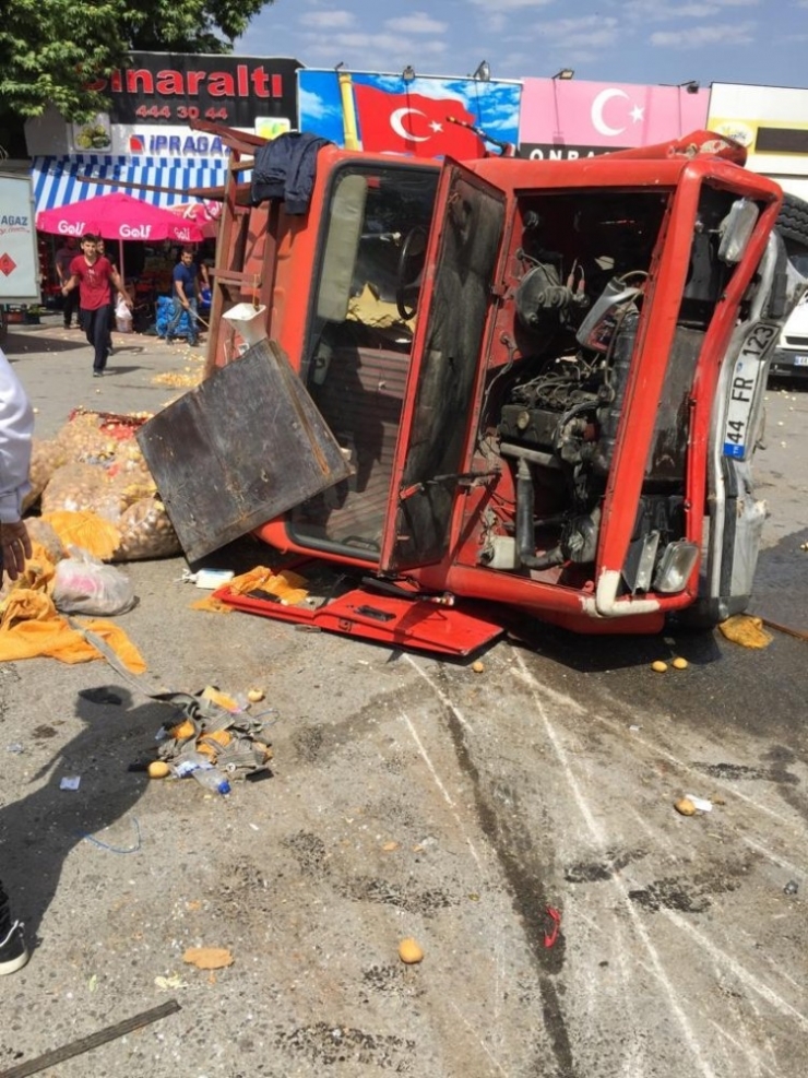 Freni Boşalan Kamyonet Ortalığı Savaş Alanına Çevirdi