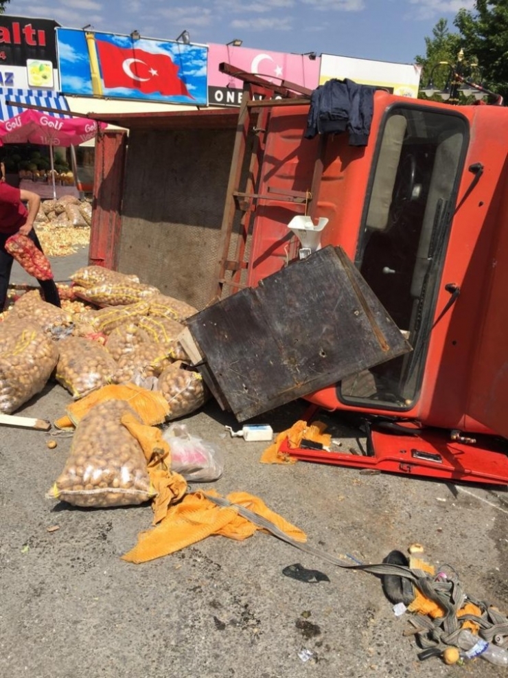 Freni Boşalan Kamyonet Ortalığı Savaş Alanına Çevirdi