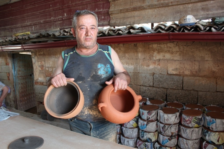 Manisalı Çömlek Ustası Mesleğin Son Bulmasından Endişeli