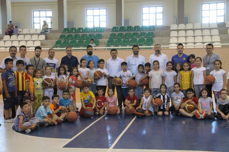 Demirci’de Yaz Spor Okullarına Büyük İlgi