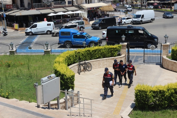 Dolandırıcı 44 Bin 900 Dolar Ve 50 Bin Lira Değerindeki Ziynet Eşyasıyla Yakalandı