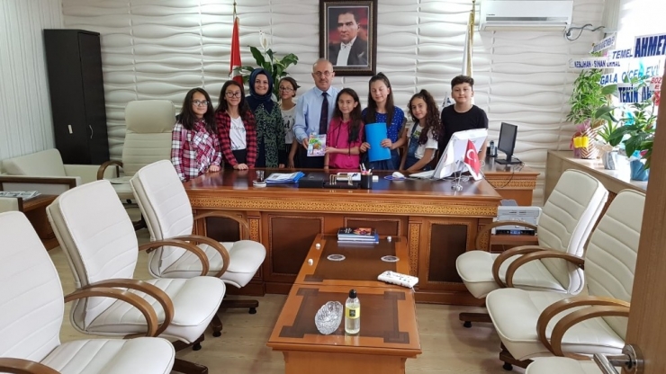 Masal Ağacı Kitabının Mimarları İlçe Milli Eğitim Müdürü Mahmut Demir’i Ziyaret Ettiler