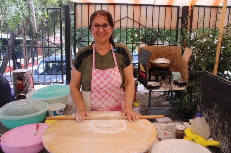 Bu Pazarda Sadece Kadınlar Çalışıyor