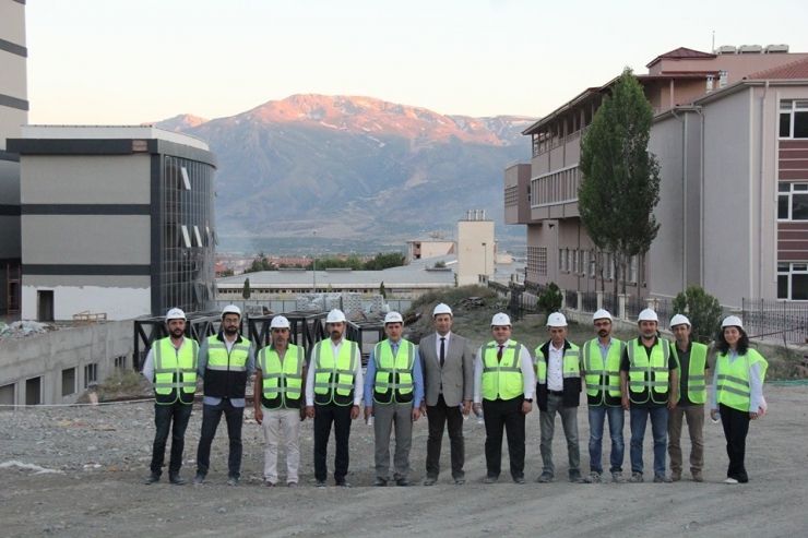 Sağlık Yatırımları Genel Müdür Yardımcısı Duyar, 250 Yataklı Ek Hizmet Binası İnşaatında İncelemede Bulundu