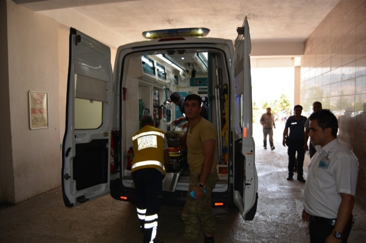 Suriye’den Dönen Askeri Araç Kaza Yaptı: 2 Asker Yaralı