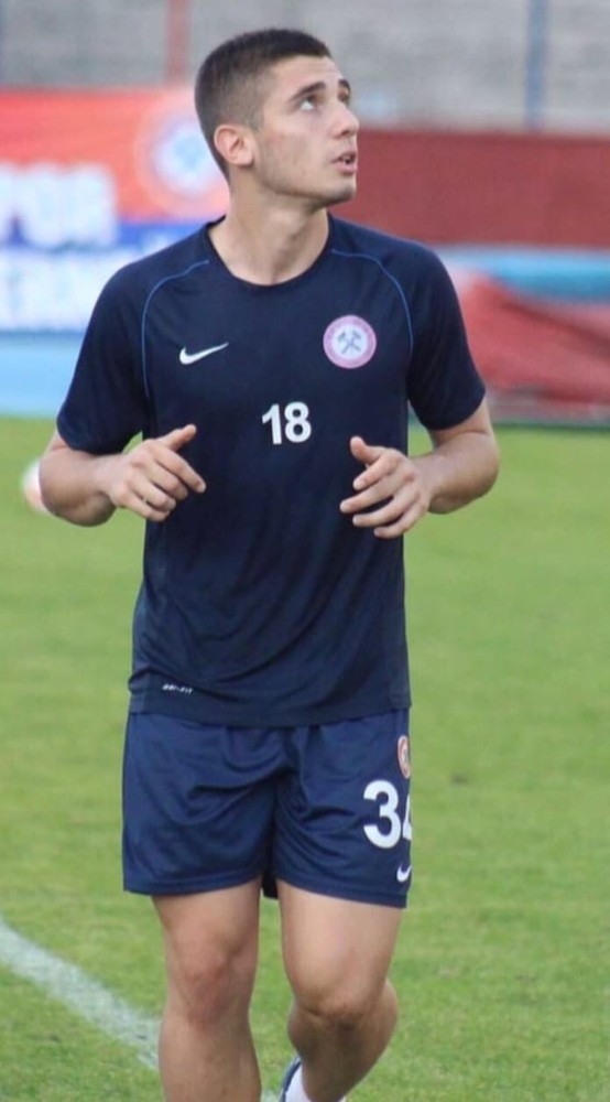 18 Yaşındaki Futbolcu, Madenci Oldu