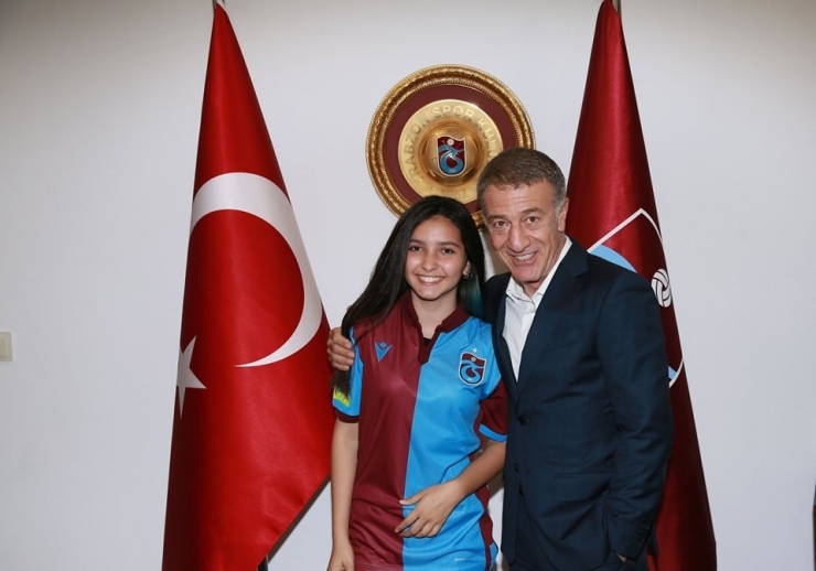Trabzonspor Başkanı Ağaoğlu, Lgs Türkiye Birincisi Çifci’ye Forma Hediye Etti