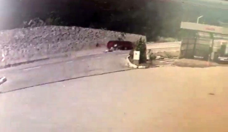 1’i Ağır 5 Kişinin Yaralandığı Kaza Güvenlik Kameralarına Yansıdı