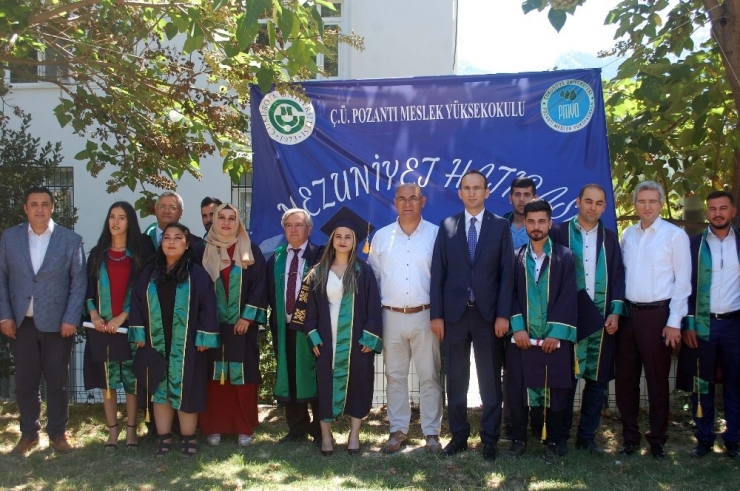 Okul Birincisi Olan Öğrenci, Öğretim Görevlisi Eşinden Diplomasını Aldı