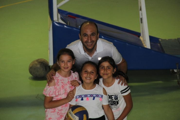 Şuhut’ta Voleybol Kursu Başladı