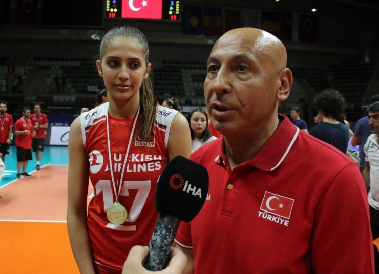 Balkan Şampiyonu Olan Türkiye Kupasını Aldı