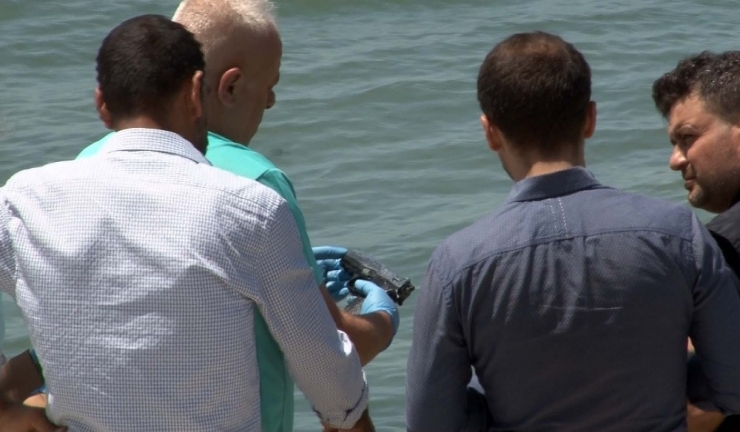 Beylikdüzü Sahilinde Tabanca Bulundu