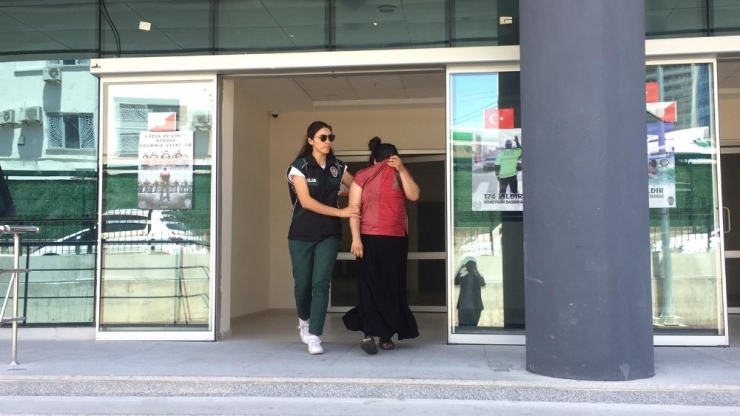 Zehir Taciri Kadın 2 Silahla Yakalandı