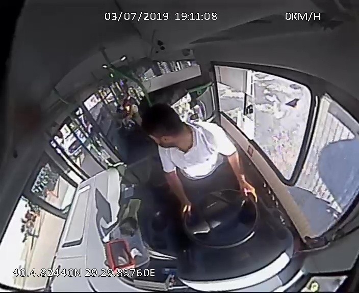 Bursa’da Otobüs Sürücüsü, Fenalaşan Yolcuyu Hastaneye Yetiştirdi