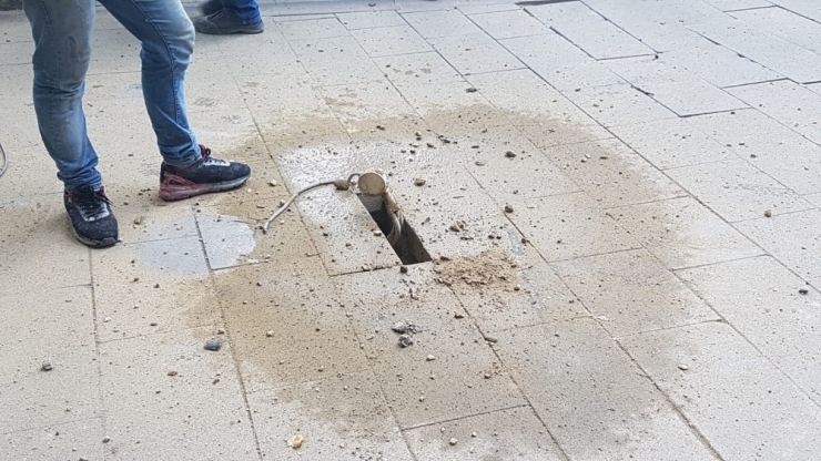 Tarihi Caminin Bahçesinde Doğalgaz Borusu Patladı