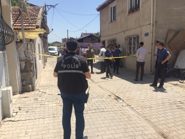 İki Aile Birbirine Girdi, Silahlar Konuştu