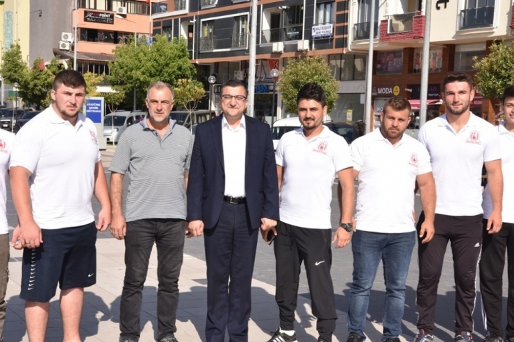 Çan Belediye Başkanı Öz, Güreşçileri Kırkpınar’a Uğurladı