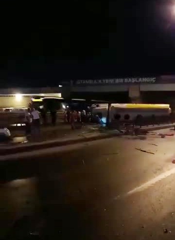 E-5’te Akaryakıt Tankeri Yola Devrildi, Trafik Durdu