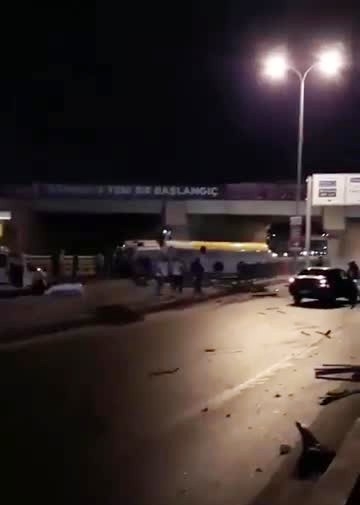 E-5’te Akaryakıt Tankeri Yola Devrildi, Trafik Durdu