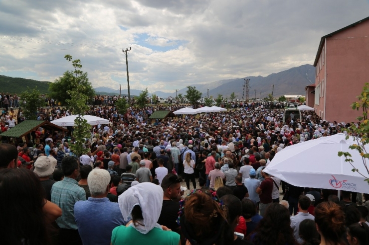 Bagaj Kapağı Çarparak Çaya Düşen Genç Son Yolculuğuna Uğurlandı