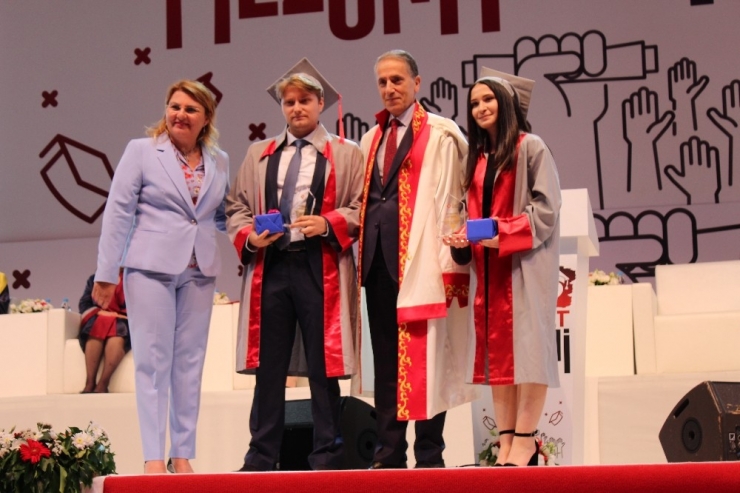 İkü’de Mezuniyet Coşkusu