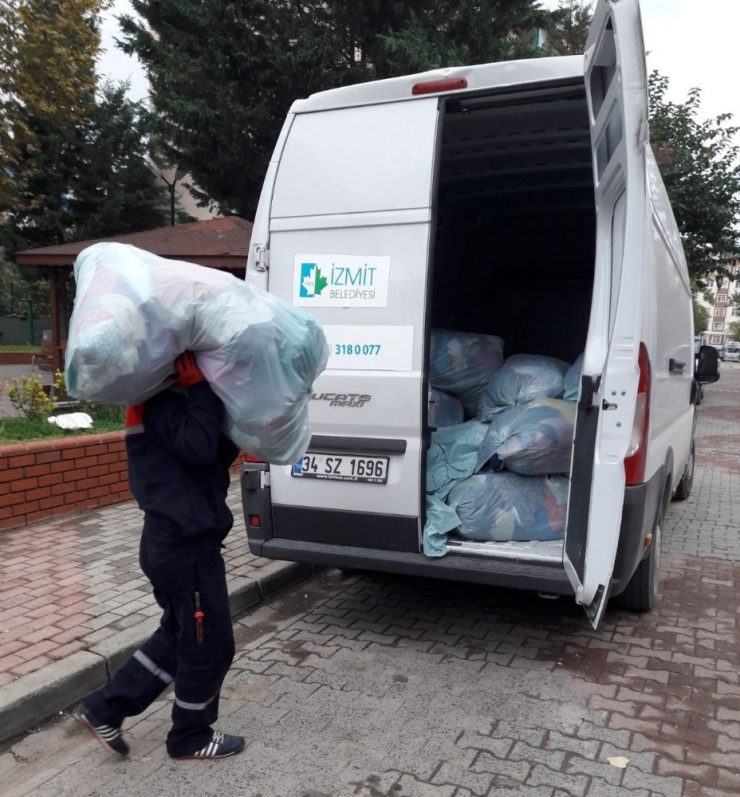 İzmit’te Tonlarca Tekstil Atığı Toplanıyor