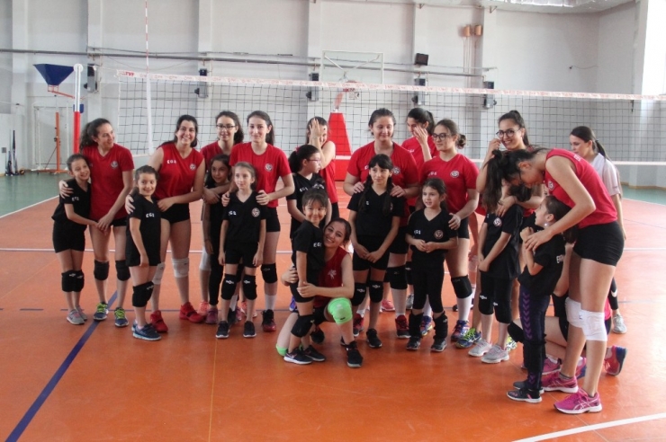Ankara’da Voleybolcu Fabrikası
