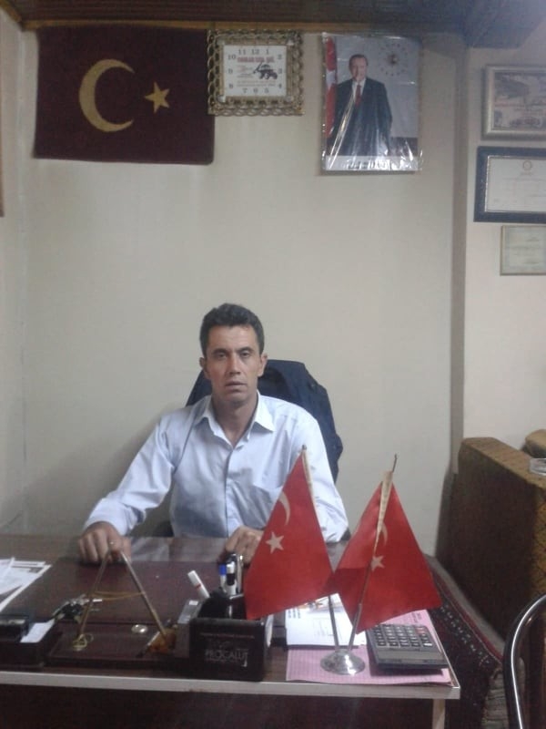 Köy Muhtarı Dev Afiş Yaptırıp Köy Meydanına Astı