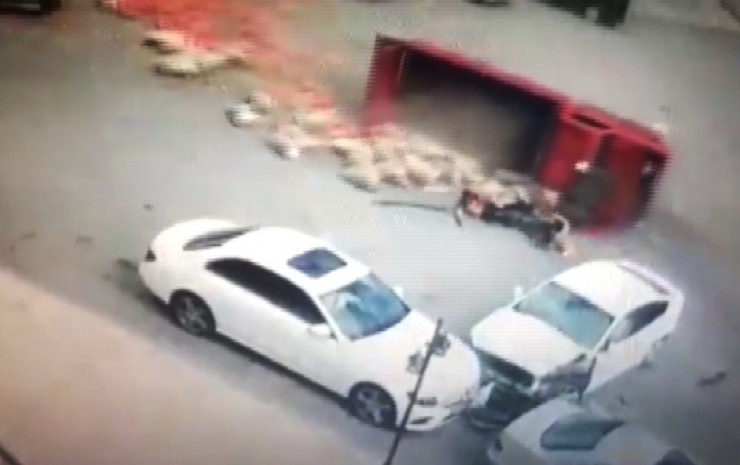 Malatya’da 6 Kişinin Yaralandığı Kaza Güvenlik Kamerasına Yansıdı