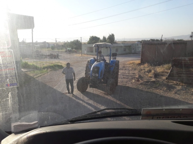 Anız Yangınını Söndürmek İsteyen İtfaiyecilerin Darp Edildiği İddiası