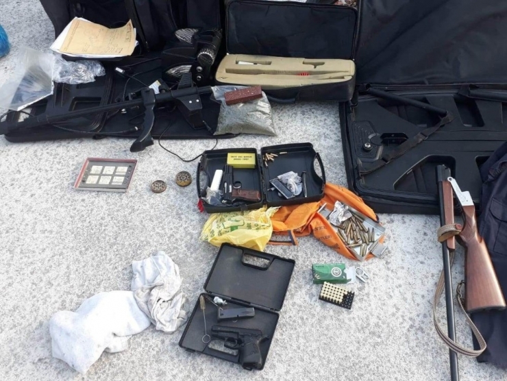 Jandarmanın Uyuşturucu Ve Silahla Yakaladığı 2 Kişi Gözaltına Alındı