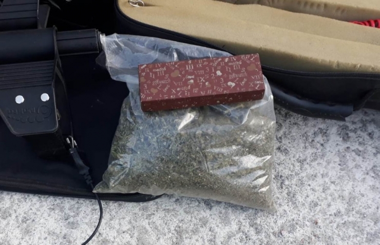 Jandarmanın Uyuşturucu Ve Silahla Yakaladığı 2 Kişi Gözaltına Alındı