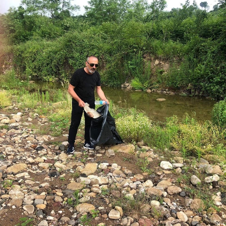 Yürüdükleri Çevreyi Temizlediler