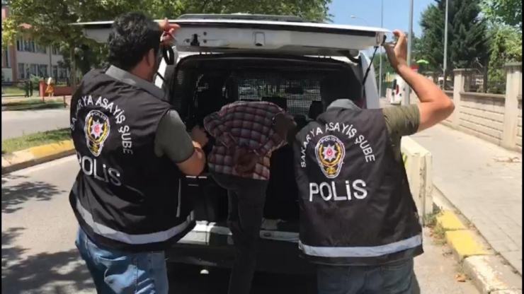 Taksiciyi Bıçakla Gasp Eden Şahıs Yakalandı