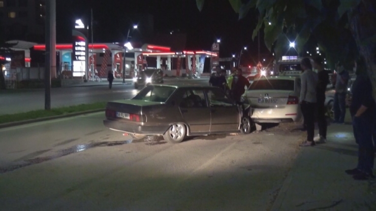 Sivas’ta Trafik Kazası: 2 Yaralı