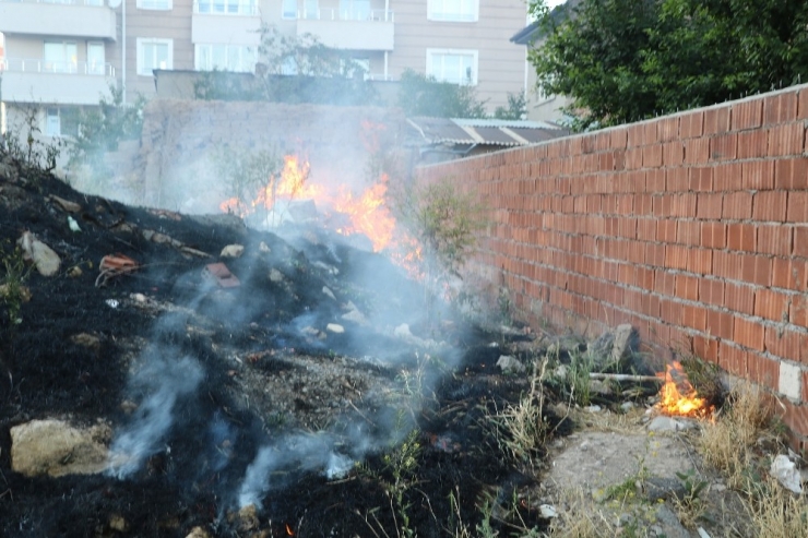 Ot Yangını Korkuttu