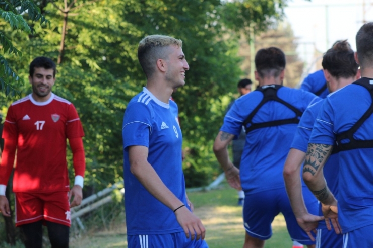 Denenmek İçin Hatay’a Getirilen 3 Futbolcu Antrenmanlara Katıldı