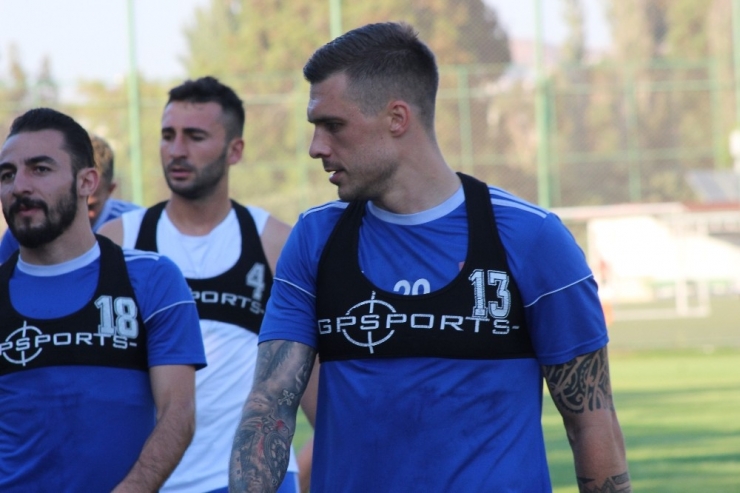 Denenmek İçin Hatay’a Getirilen 3 Futbolcu Antrenmanlara Katıldı