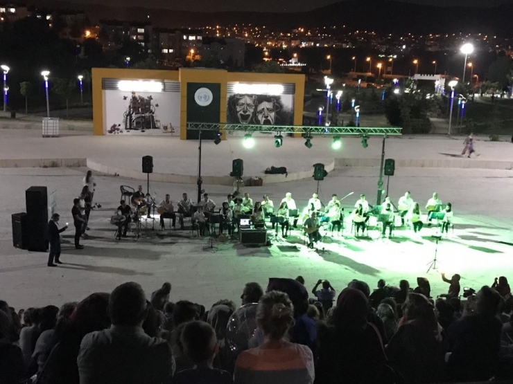 Türkü Dolu Bir Gece Yaşattılar