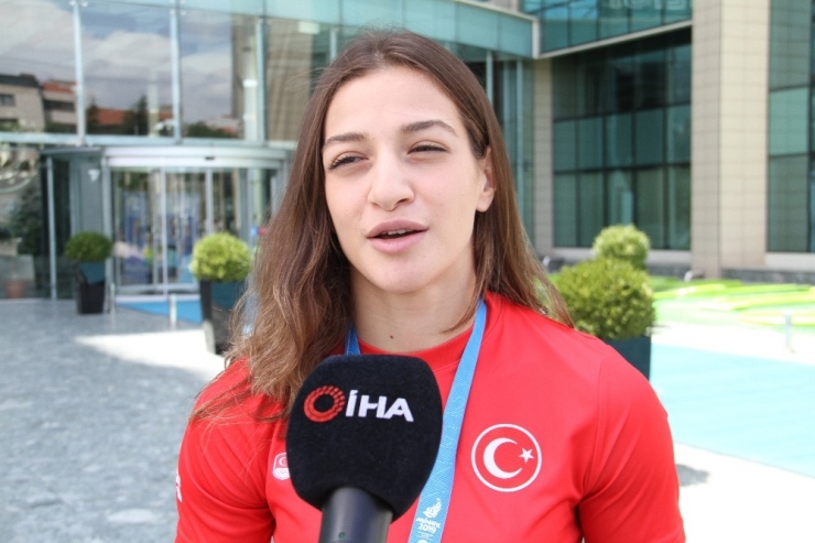 Buse Naz Çakıroğlu: “2020 Tokyo Olimpiyatları’na Giden İlk Kadın Boksör Olmak İstiyorum”