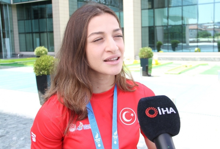 Buse Naz Çakıroğlu: “2020 Tokyo Olimpiyatları’na Giden İlk Kadın Boksör Olmak İstiyorum”