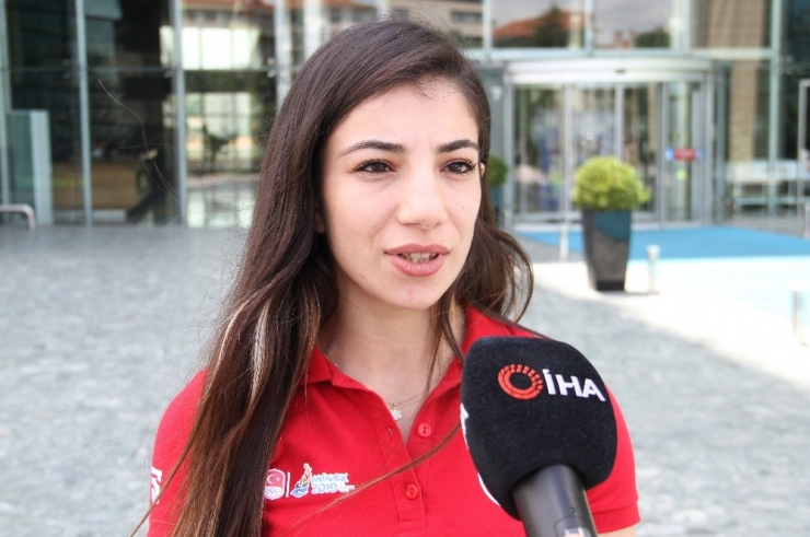 Evin Demirhan: “Ben Bir Tarih Yaşamak İstiyorum”