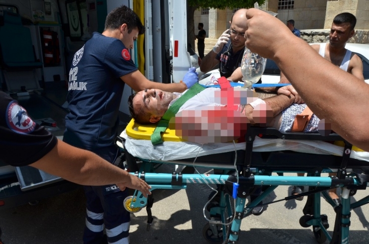 Adana Adliyesi’nde Bıçaklı Kavga: 1’i Ağır 4 Yaralı