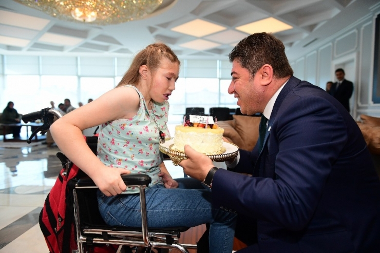 Başkandan Epilepsi Hastası Sudenur’a Sürpriz Doğum Günü