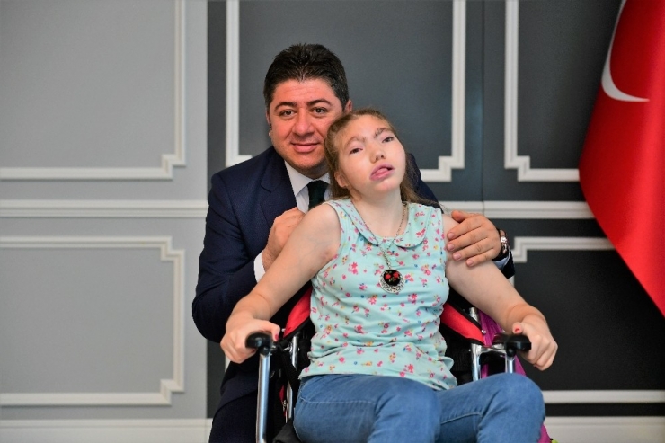 Başkandan Epilepsi Hastası Sudenur’a Sürpriz Doğum Günü