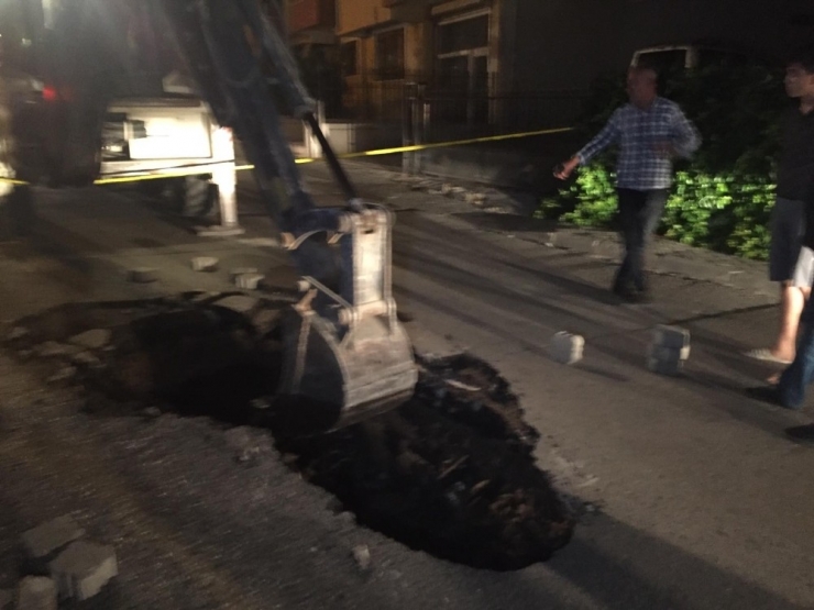 Başkent’te Çöken Yol Korkuttu