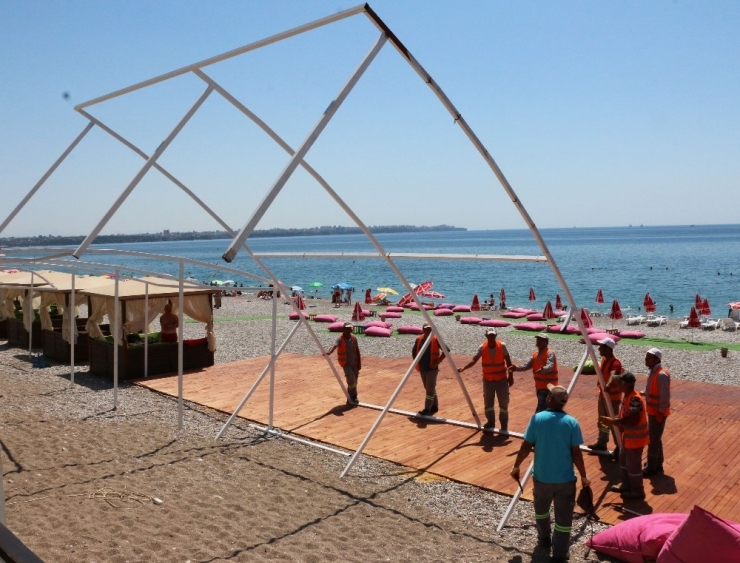 Konyaaltı Sahili’nde Halkın Kullanım Alanı İşgaline Müdahale