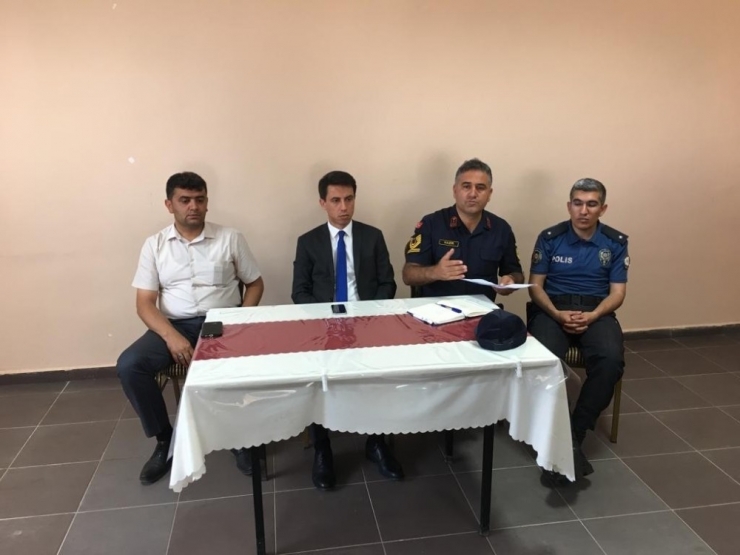 Aslanapa’da Muhtarlar Toplantısı